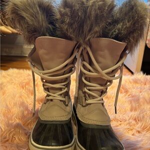 Tan sorel boots worn once.